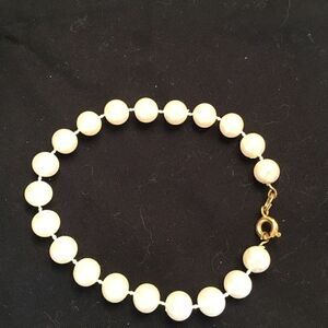 White Faux Pearl Bracelet 8”